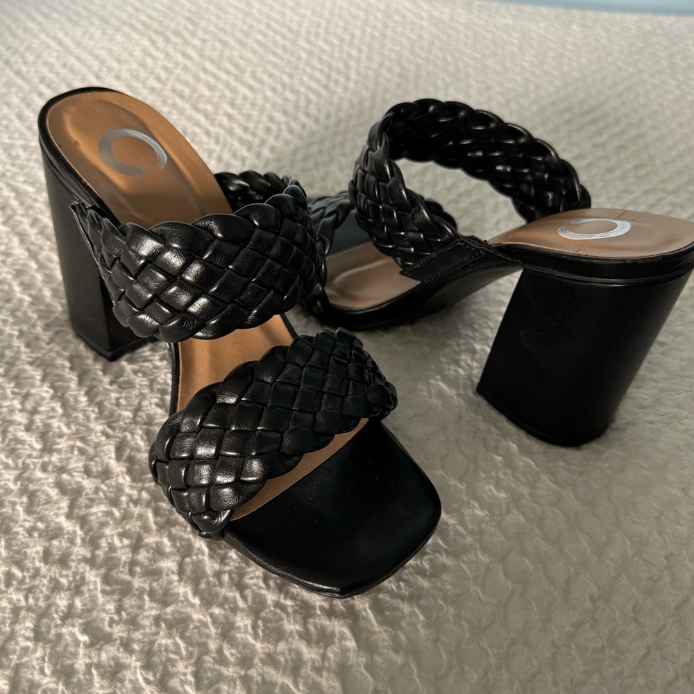 Super cute black sandals with block heel